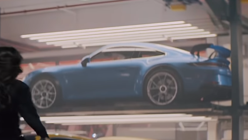 Porsche неожиданно показал новый спорткар
