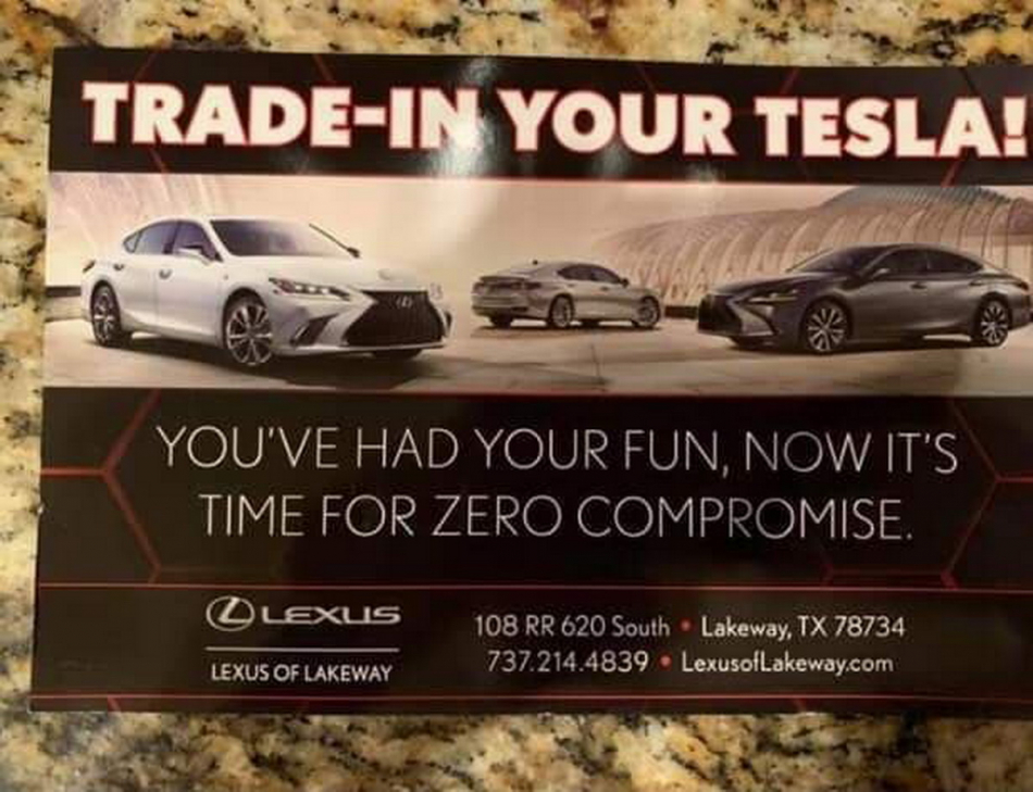 Рекламные войны: Lexus наехал на Tesla в агрессивной листовке
