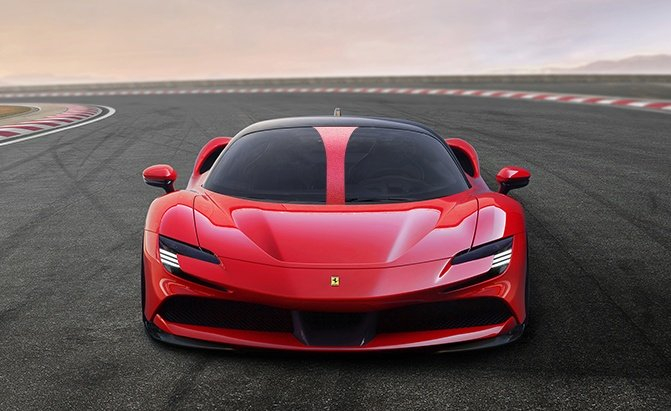 Инженеры Ferrari придумали странное ветровое стекло