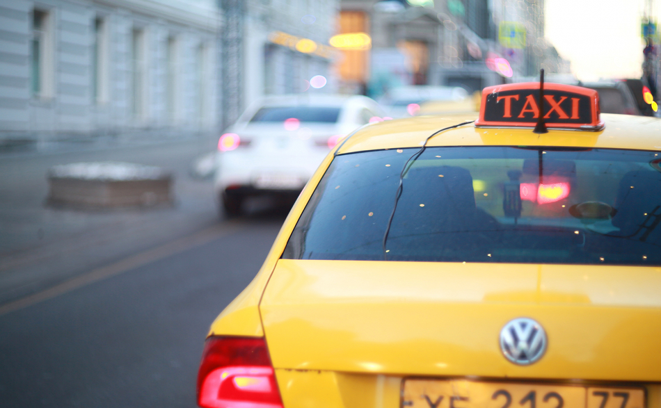Московские таксисты не хотят проверять пассажиров