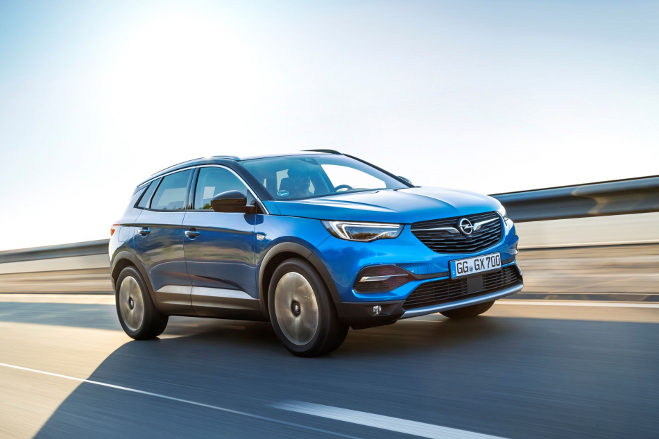 Opel вернулся в Россию с кроссовером и минивэном