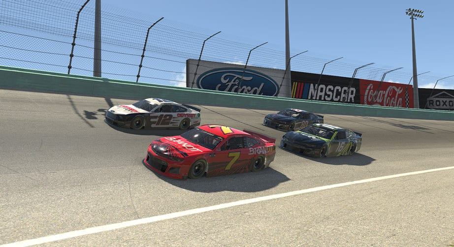 Звёзды NASCAR заменили реальные гонки виртуальными