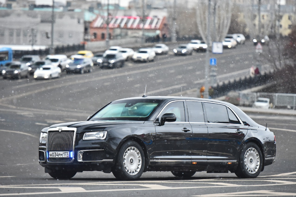 Минобороны купит легковой автомобиль за 30 миллионов рублей