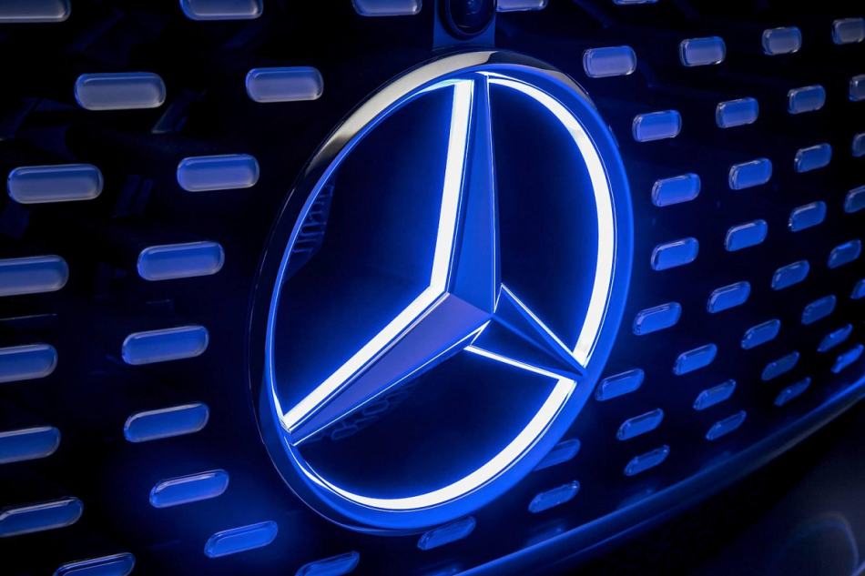 Mercedes-Benz остался самым дорогим автобрендом