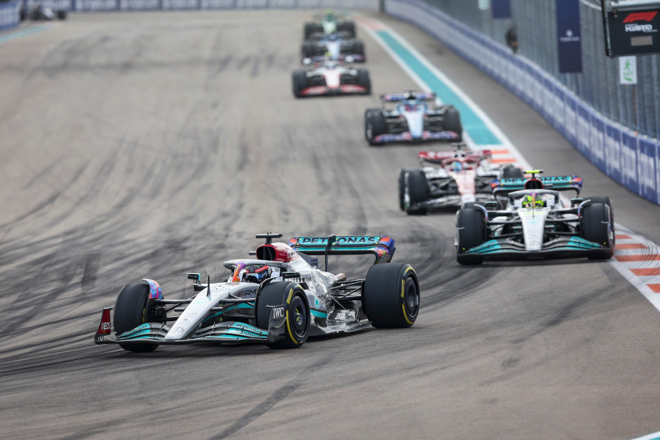 Джордж Расселл и Льюис Хэмилтон (Mercedes) на Гран-при Майами Формулы-1 2022 года