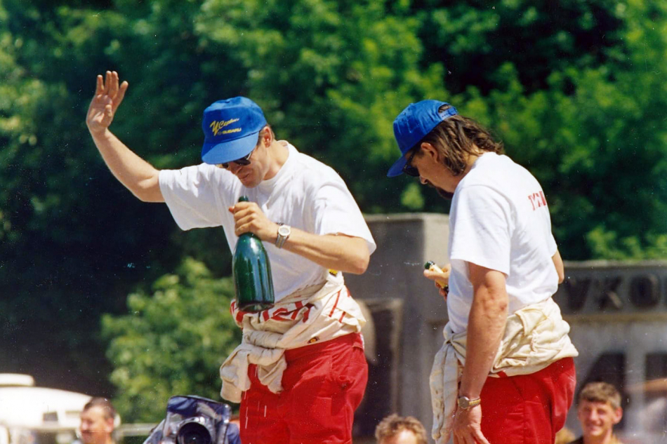 экипажа-победителя ралли «Гуково» 1998 года штурман Алексей Щукин и пилот Сергей Успенский