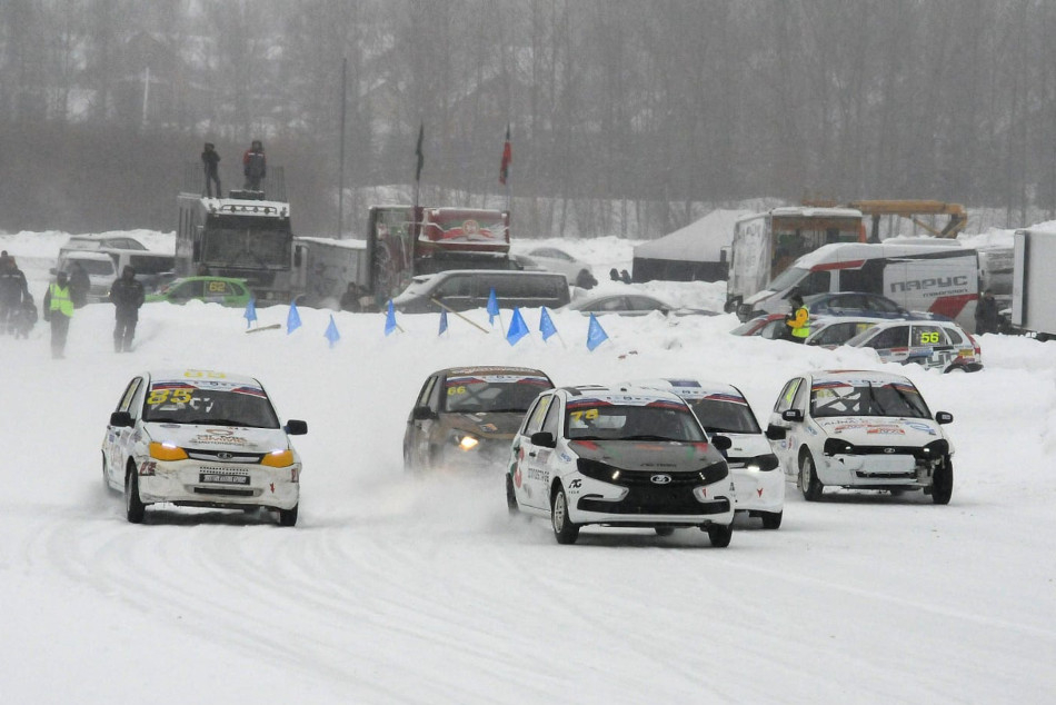 Этап чемпионата России по ледовым гонкам в Усадах, заезд класса "1400"