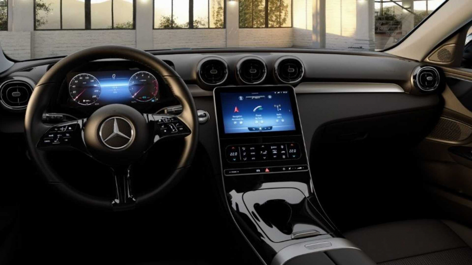 Салон базового Mercedes-Benz C-Class W206 удивил обилием кнопок