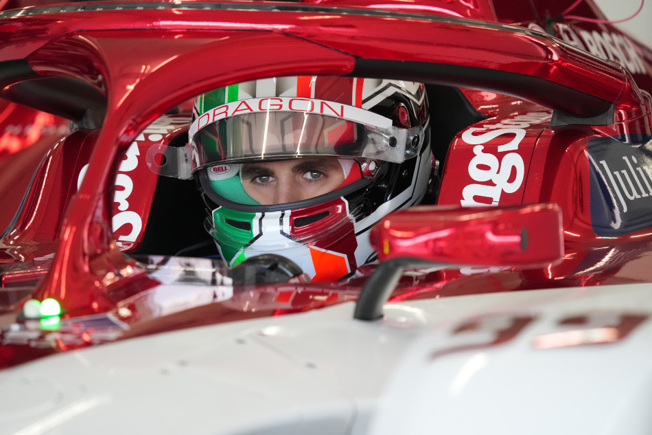 Антонио Джовинацци (Dragon Penske) на тестах Формулы-Е в Валенсии в 2021 году