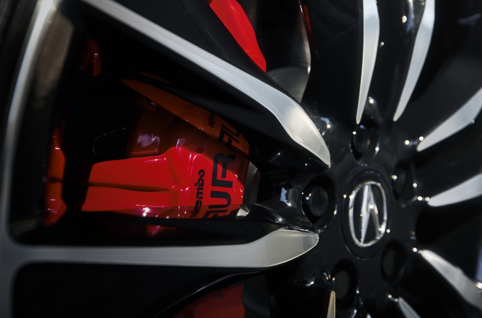 Представлен первый премиум-кроссовер Honda с пневмоподвеско Фото 6