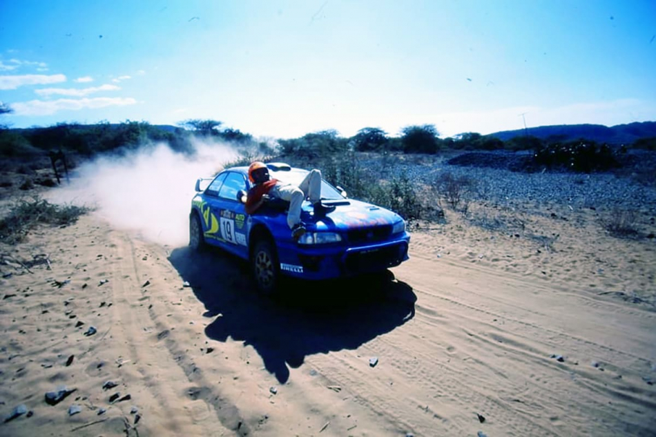 Эммануэль «Эмка» Катто и кенийский штурман Питер Стоун на Subaru Impreza WRC