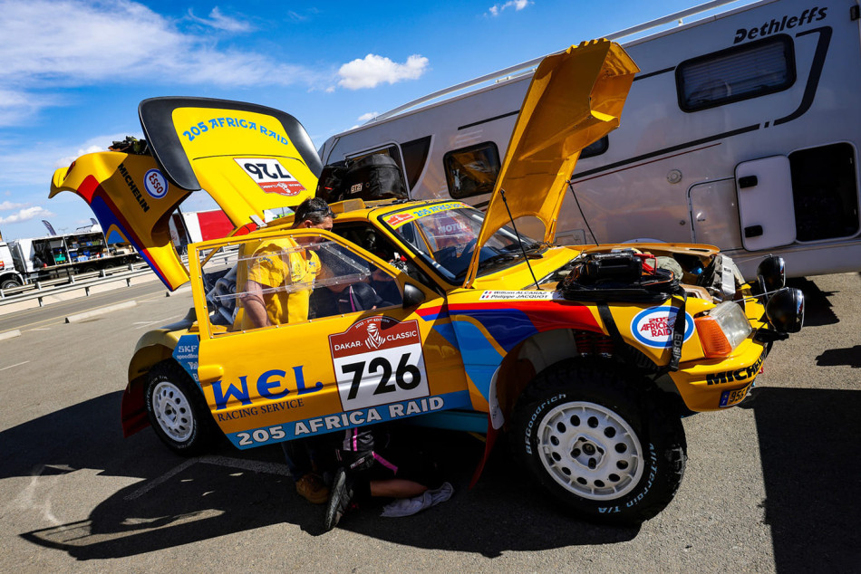 Историческое ралли. Peugeot 205 t16 Dakar.