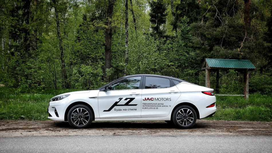 Jac 17 лифтбек. Тест драйв минитракс. Jac j7 красный  зима. Тест драйв j7. 2023).