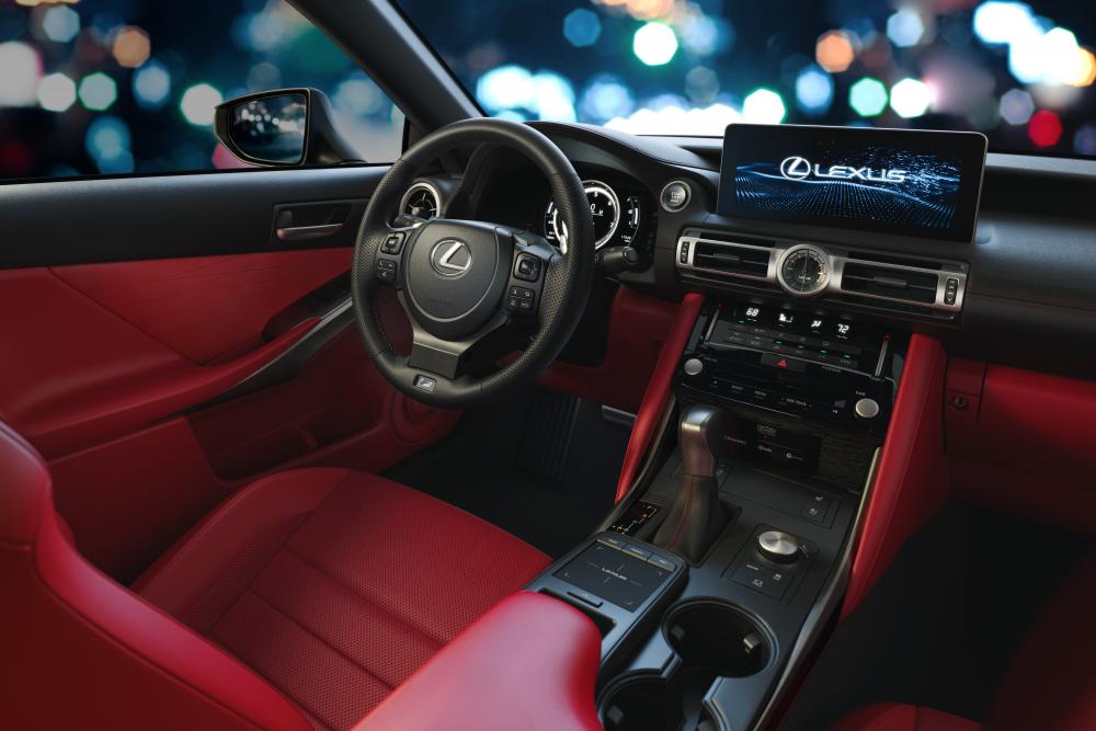 Lexus IS 4 поколение (2020) Седан интерьер 