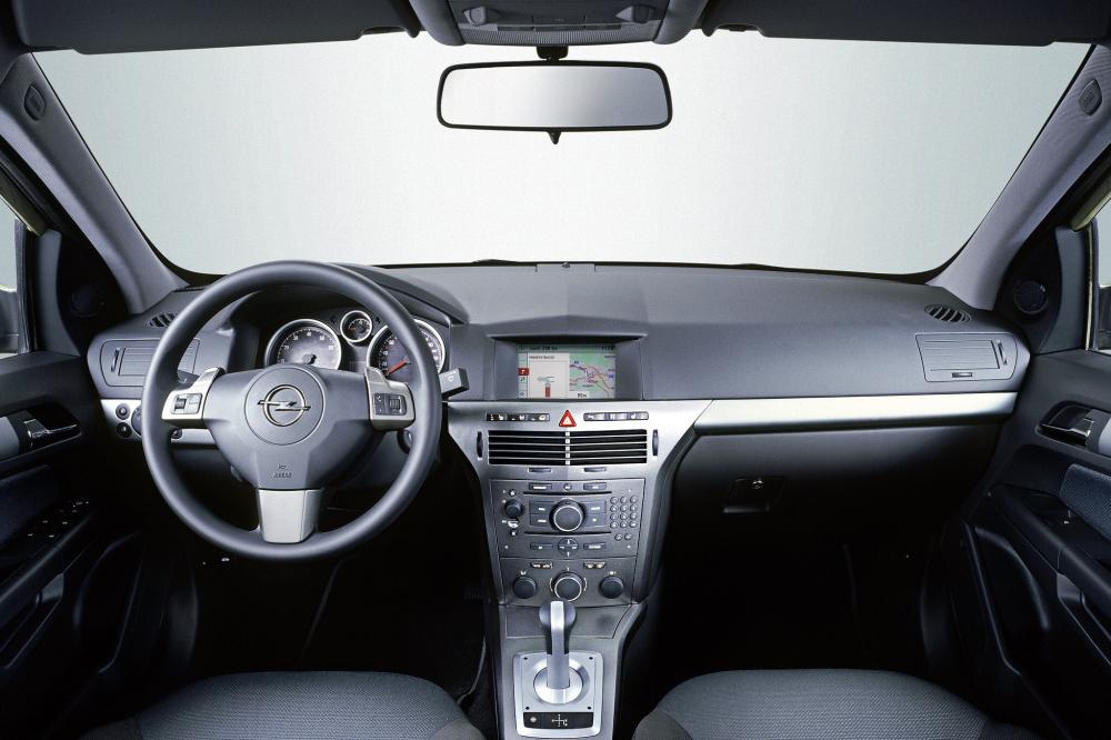 Opel Astra H [рестайлинг] (2007-2014) Седан интерьер 