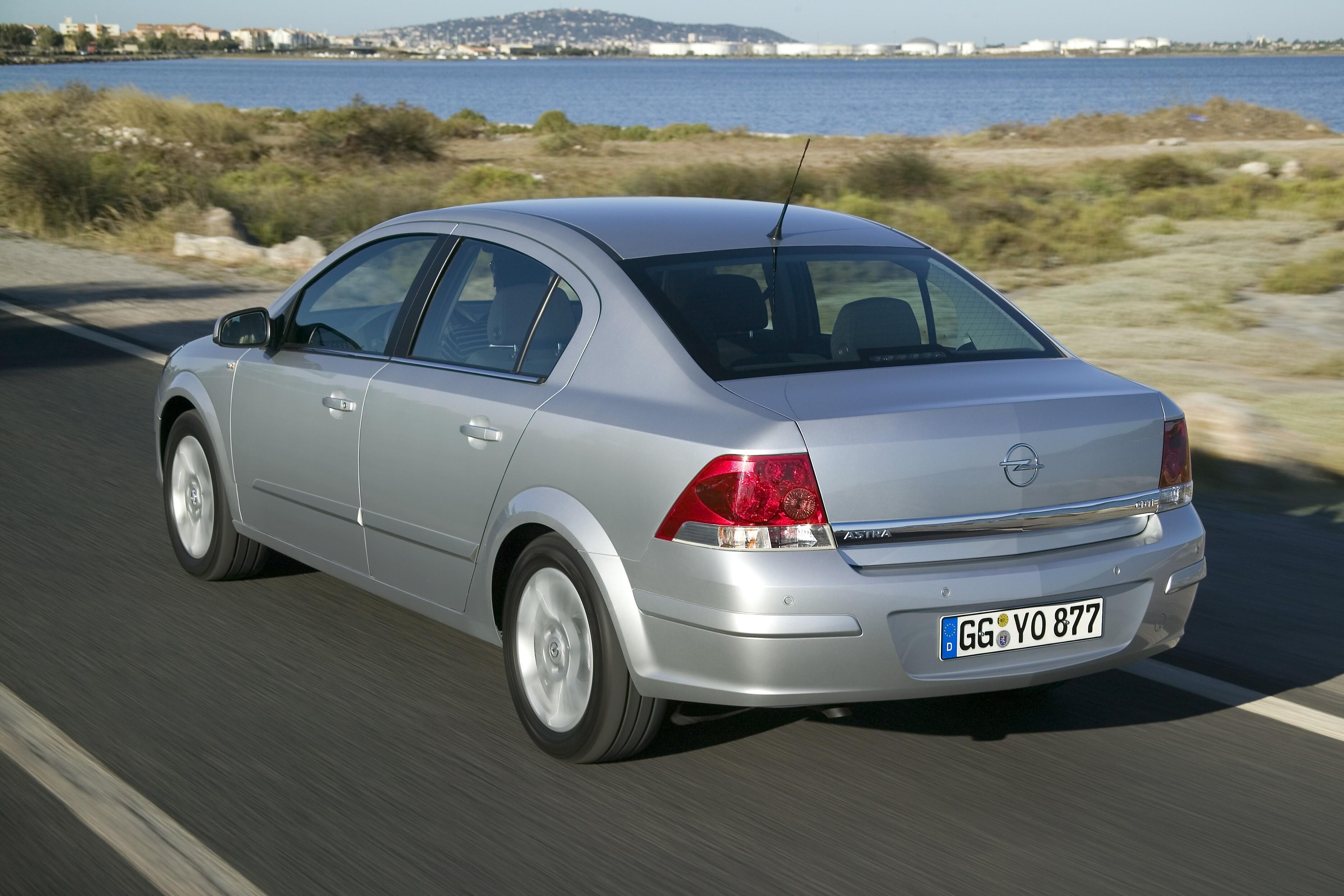 Автомобили седан с пробегом. Opel Astra h sedan. Opel Astra h 2007 седан.