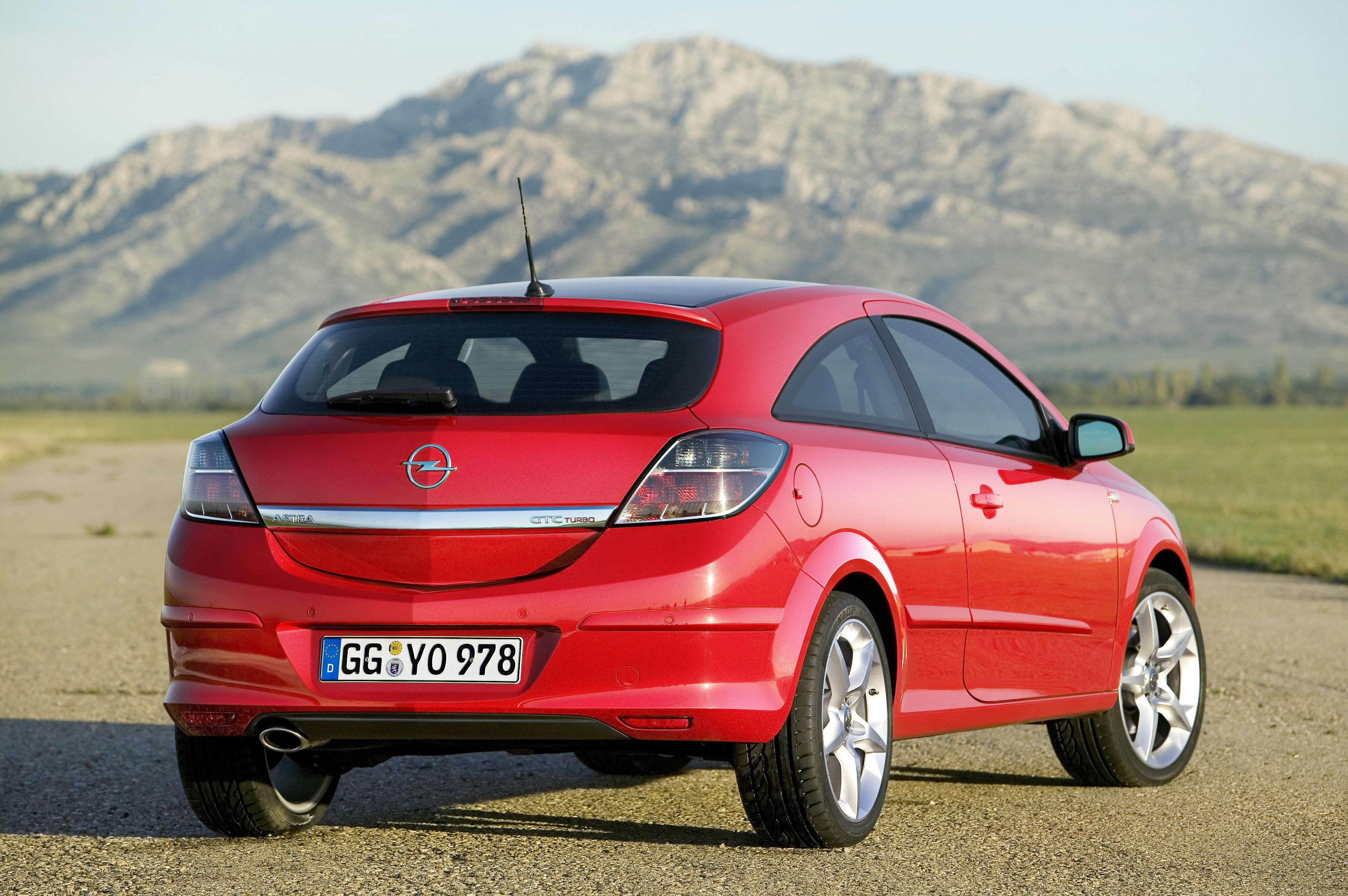 Включи хэтчбек. Opel Astra GTC 2006. Opel Astra 2007.