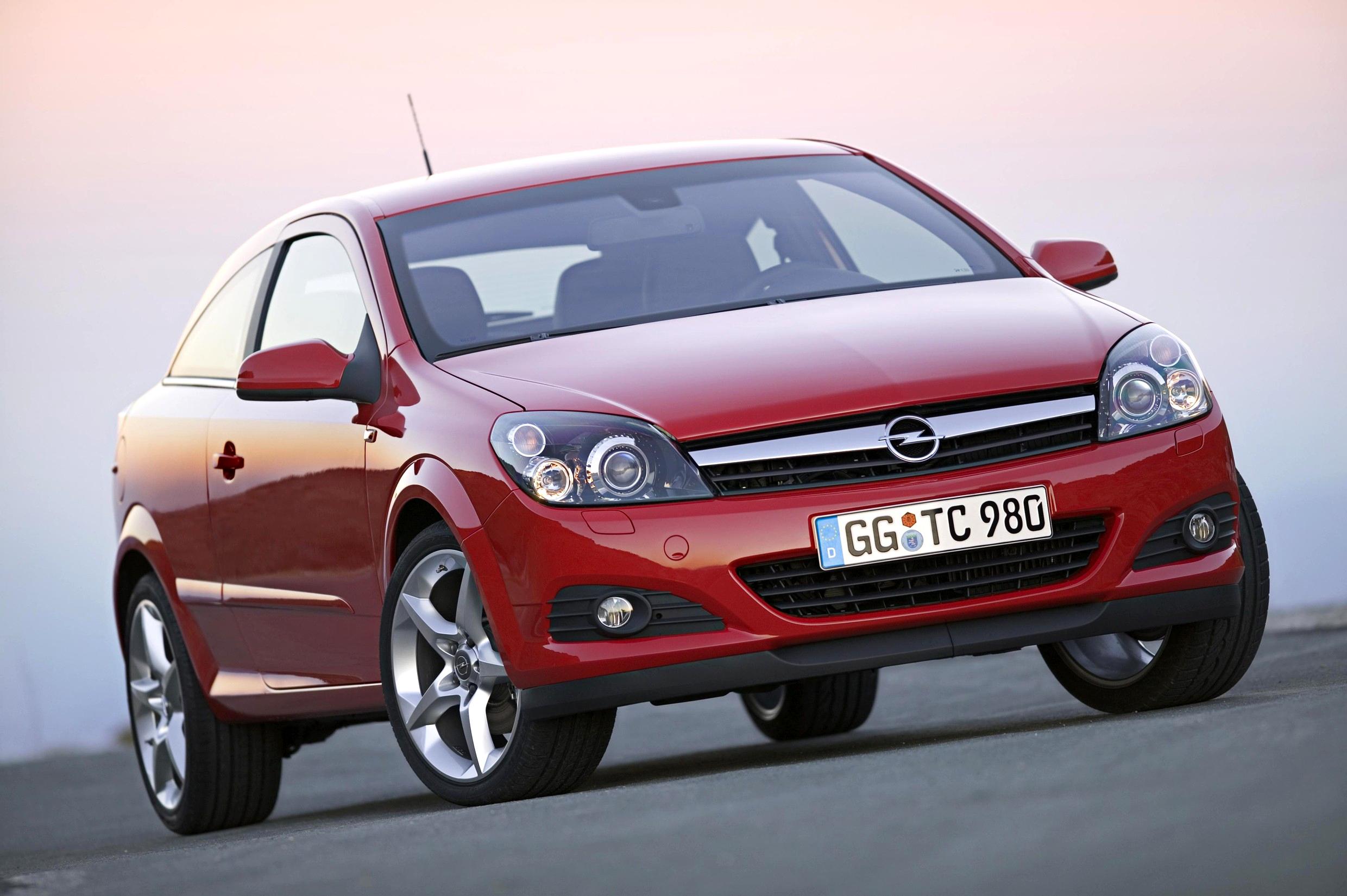 Почему на машине опель. Opel Astra h GTC. Opel Astra 2005. Opel Astra h 2005.