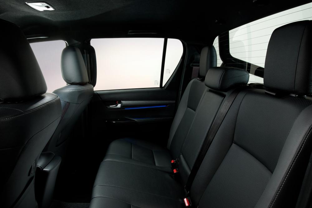 Toyota Hilux 8 поколение [рестайлинг] (2020) Пикап Двойная кабина интерьер 