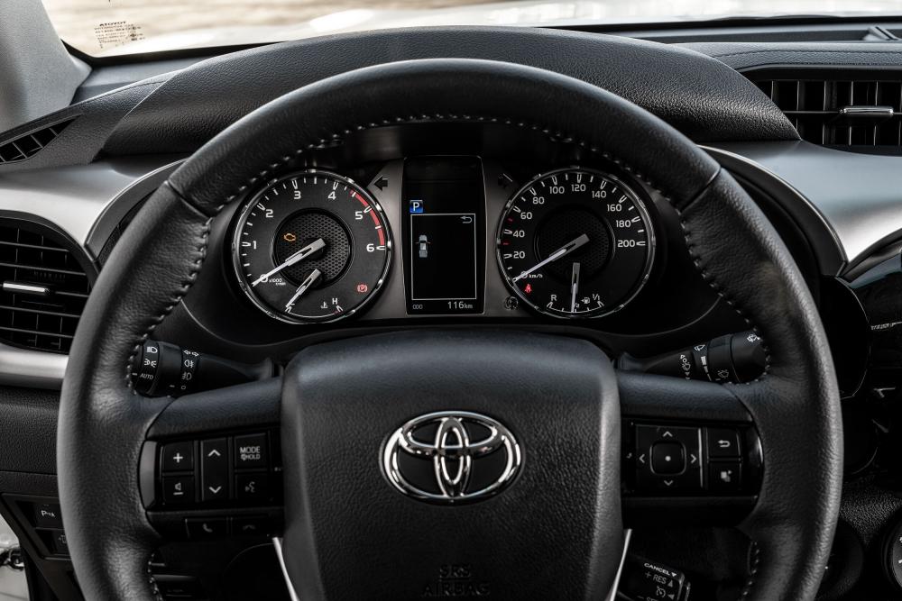 Toyota Hilux 8 поколение [рестайлинг] (2020) Пикап Двойная кабина кузов интерьер 