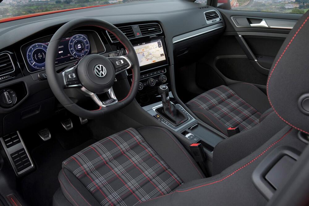 Volkswagen Golf GTI 7 поколение [рестайлинг] (2017-2019) Хэтчбек 3 дв.
