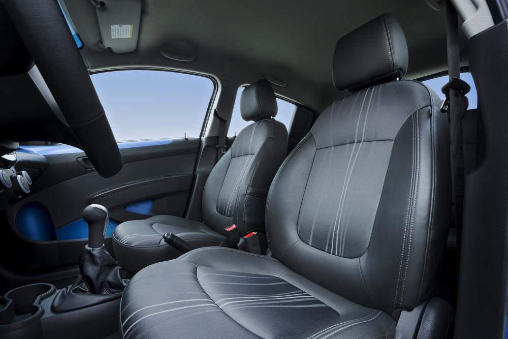 Chevrolet Spark M300 (2010-2015) Хетчбэк интерьер 