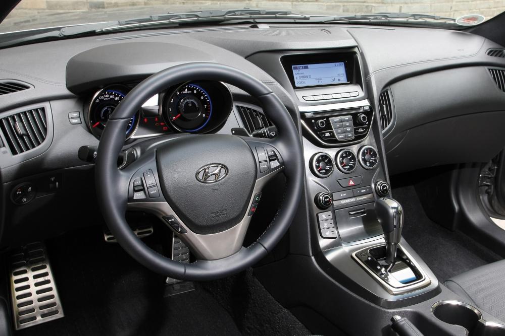 Hyundai Genesis Coupe 1 поколение [рестайлинг] (2012) Купе интерьер 