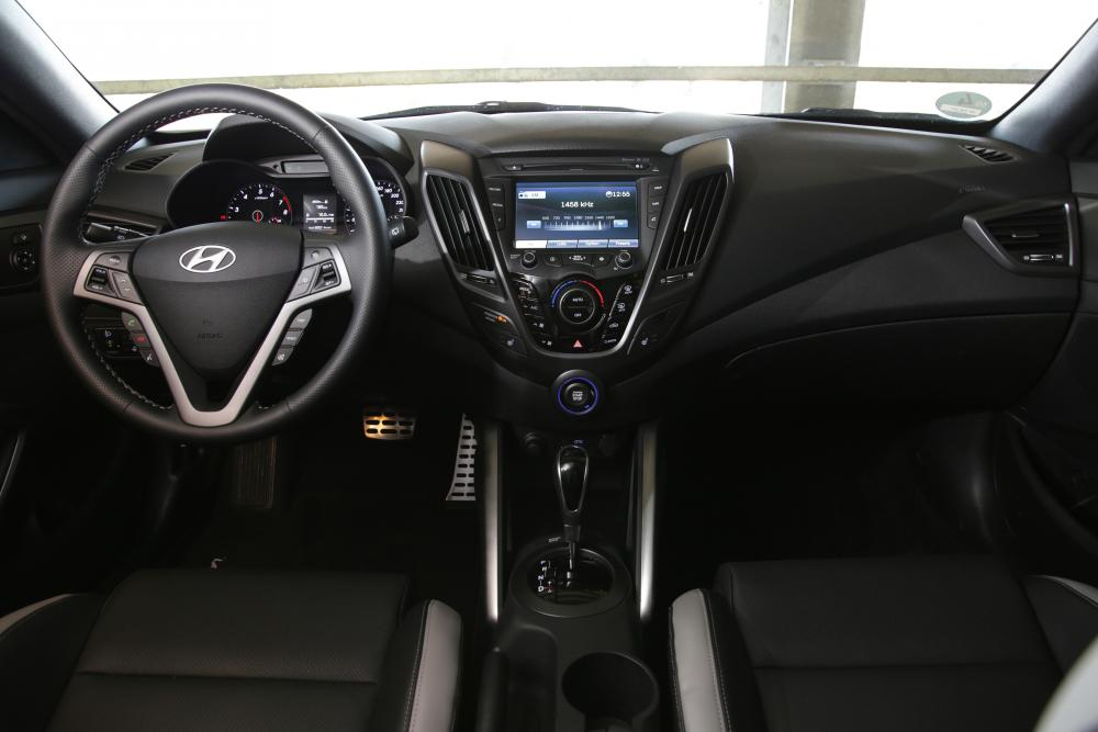Hyundai Veloster 1 поколение [рестайлинг] (2015-2018) Хетчбэк 4-дв. интерьер 