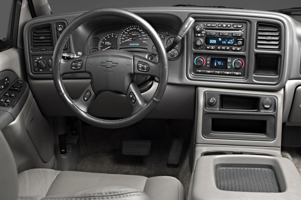 Chevrolet Tahoe 2 поколение GMT800 интерьер