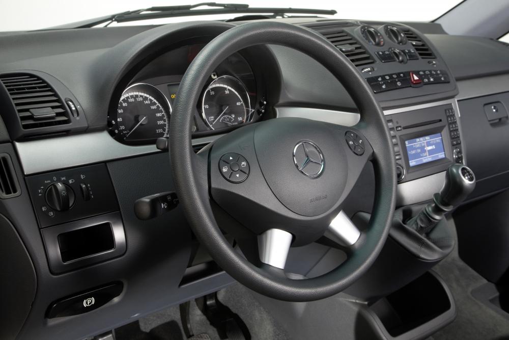Mercedes-Benz Viano W639 рестайлинг (2010-2015) Минивэн интерьер 
