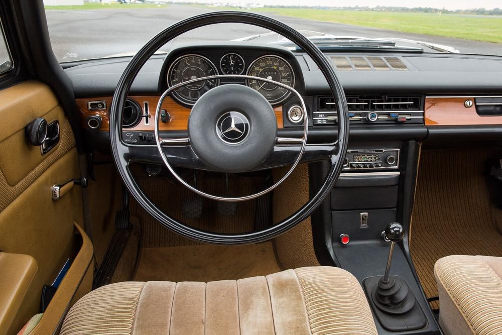 Mercedes-Benz W114 1 поколение (1967-1977) Купе интерьер