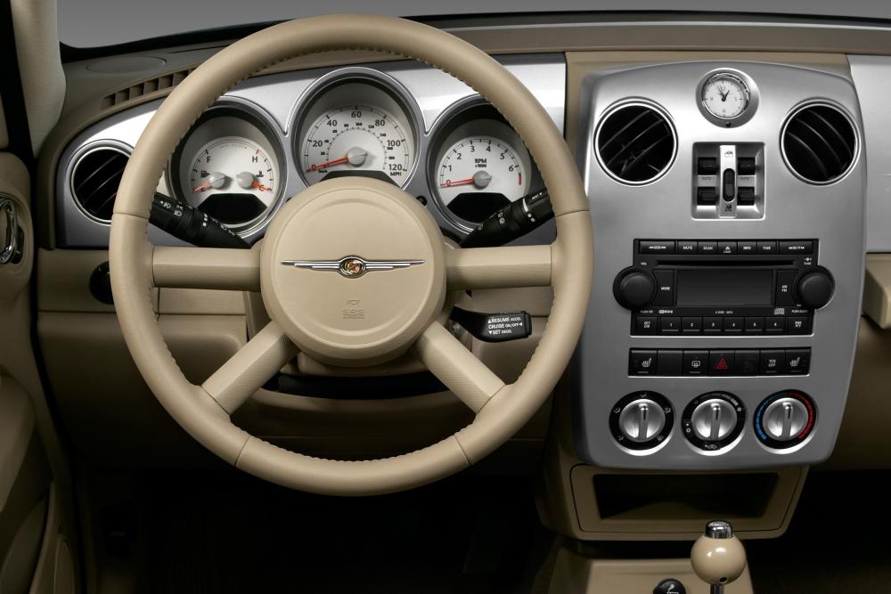 Chrysler PT Cruiser 1 поколение рестайлинг Хетчбэк интерьер