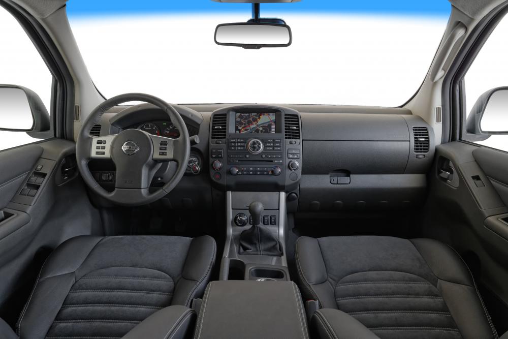 Nissan Navara D40 [рестайлинг] (2010-2015) Пикап Двойная кабина интерьер 