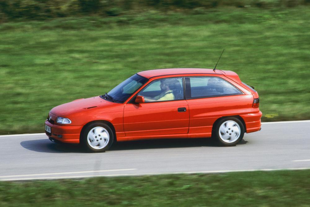 Opel Astra 1 поколение F (1991-1994) GSi хетчбэк 3-дв.