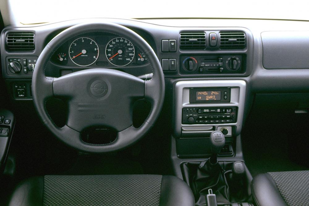 Opel Frontera 2 поколение B [рестайлинг] (2001-2004) Внедорожник 3-дв. интерьер 