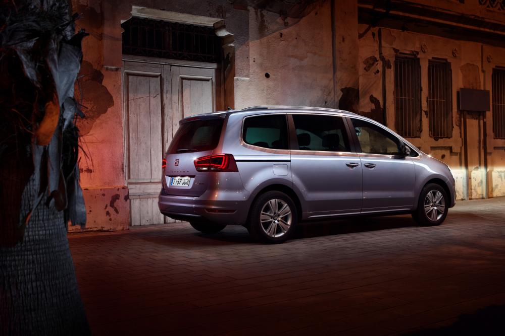 SEAT Alhambra 2 поколение рестайлинг Минивэн