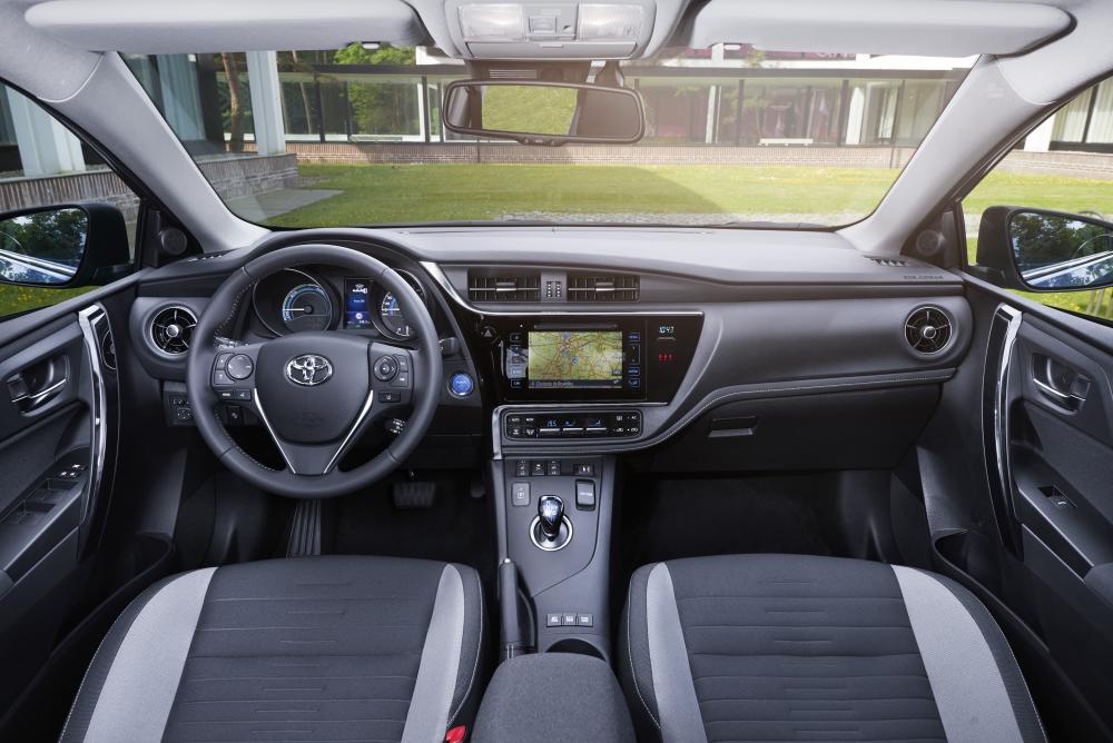 Toyota Auris 2 поколение [рестайлинг] (2015) Хетчбэк 5-дв. интерьер 