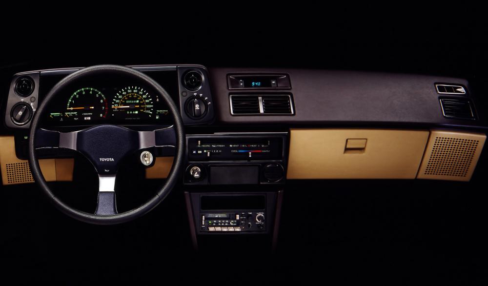 Toyota Corolla 5 поколение E80 (1984-1987) Купе интерьер