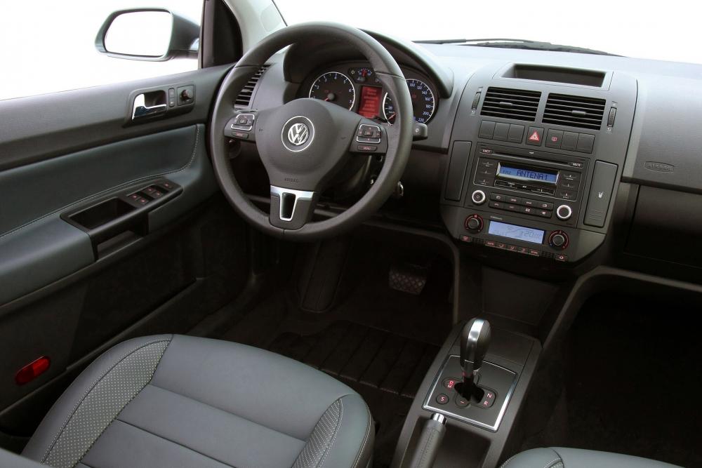 Volkswagen Polo 4 поколение рестайлинг седан интерьер