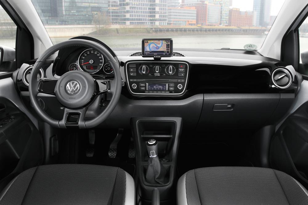 Volkswagen up! 1 поколение (2012-2016) Хетчбэк 5-дв. интерьер 