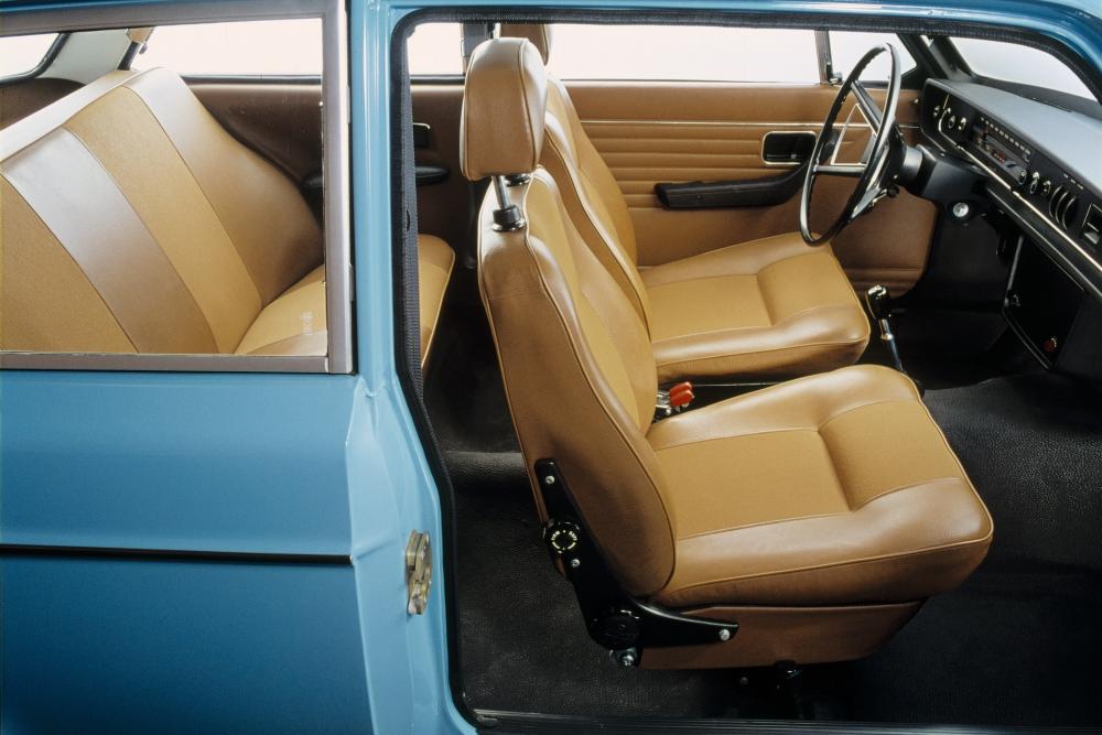 Volvo 140 1 поколение (1966-1975) Седан 2-дв. интерьер 