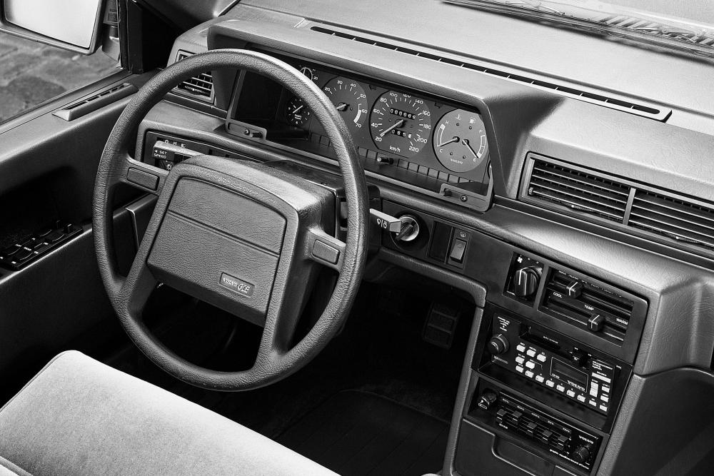 Volvo 760 1 поколение (1985-1990) Универсал интерьер 