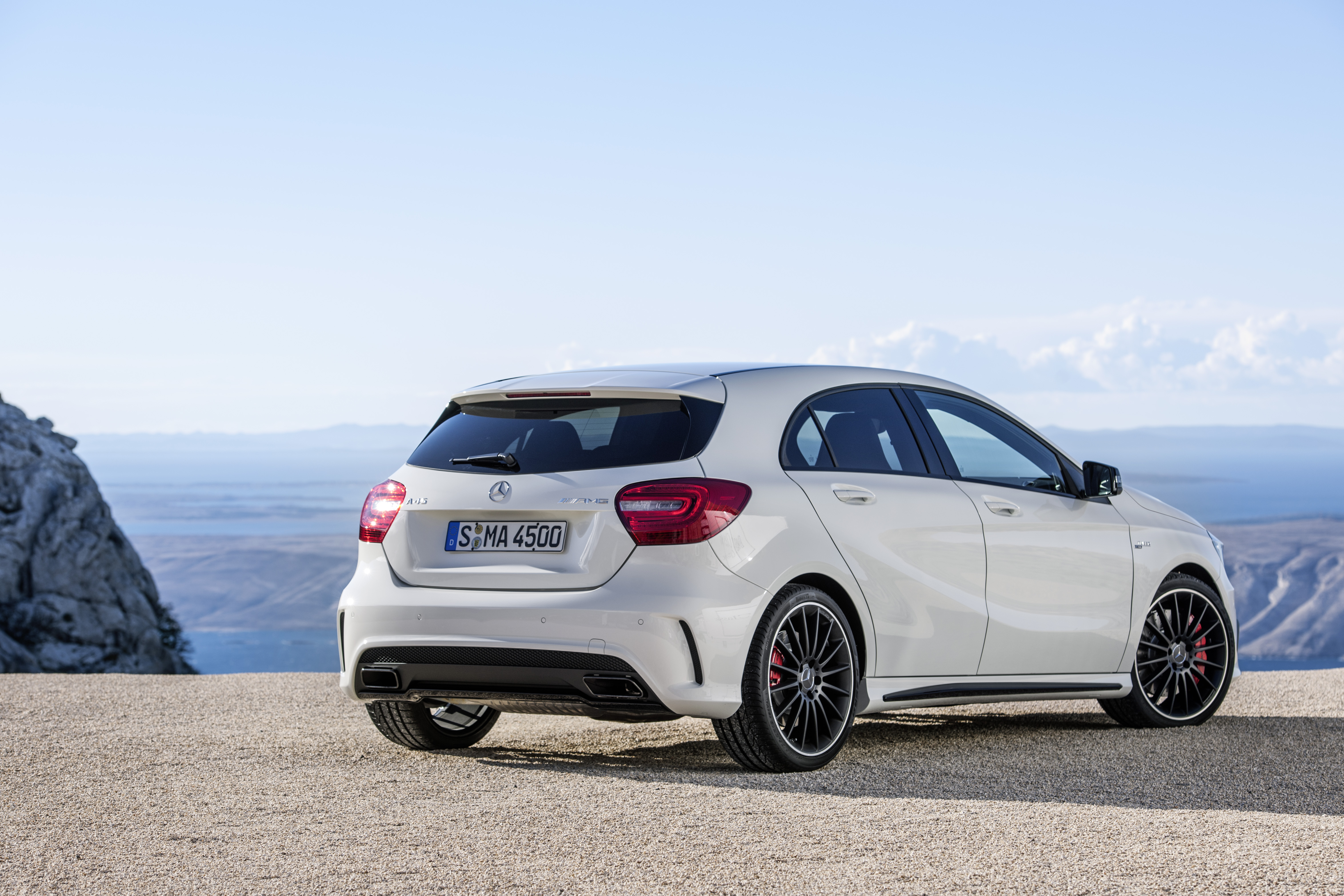 Mercedes Benz a45 AMG 2016