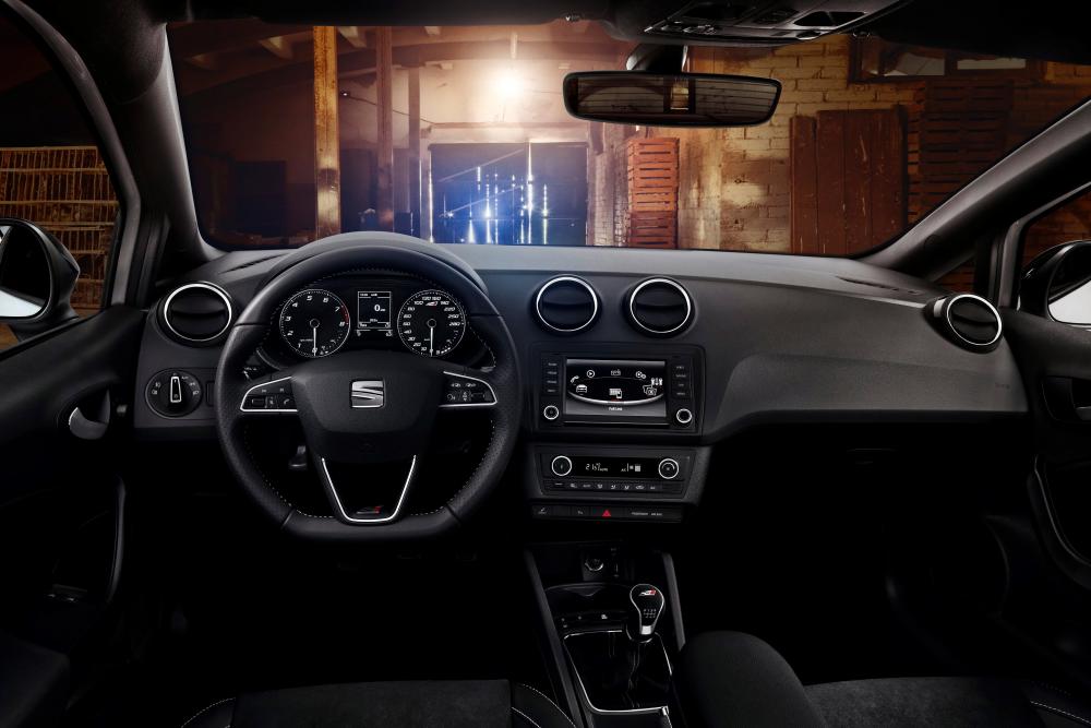 SEAT Ibiza Cupra 4 поколение рестайлинг интерьер
