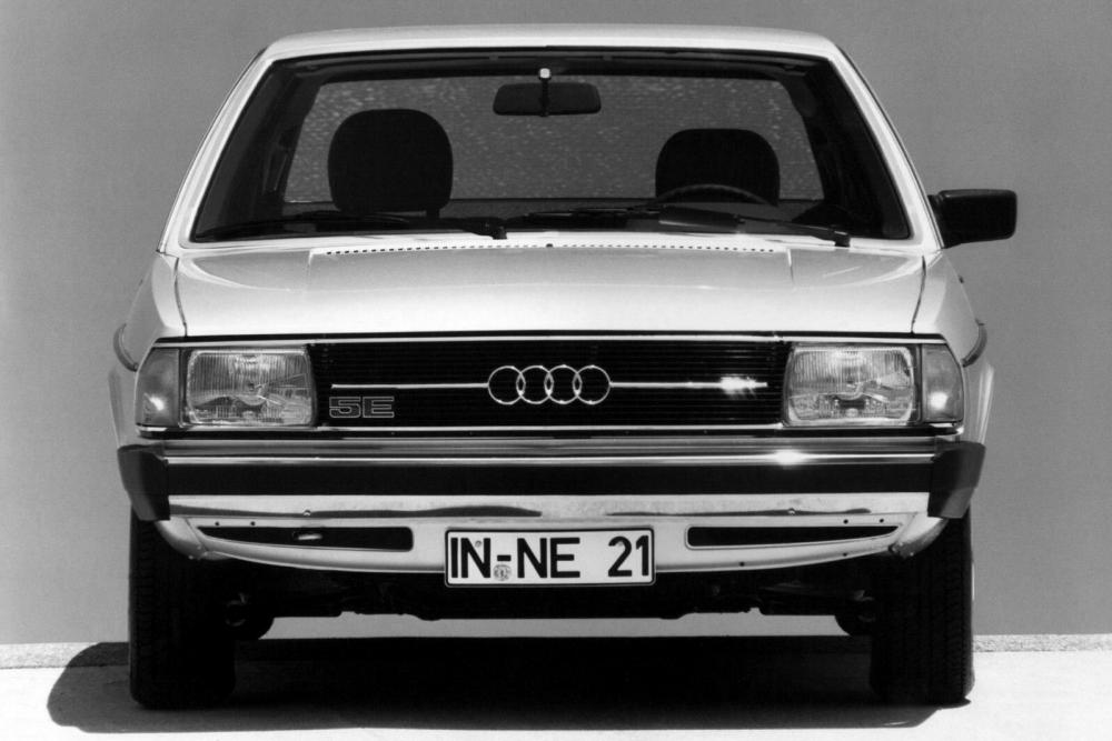 Audi 100 С2 (1977-1983) Avant хетчбэк