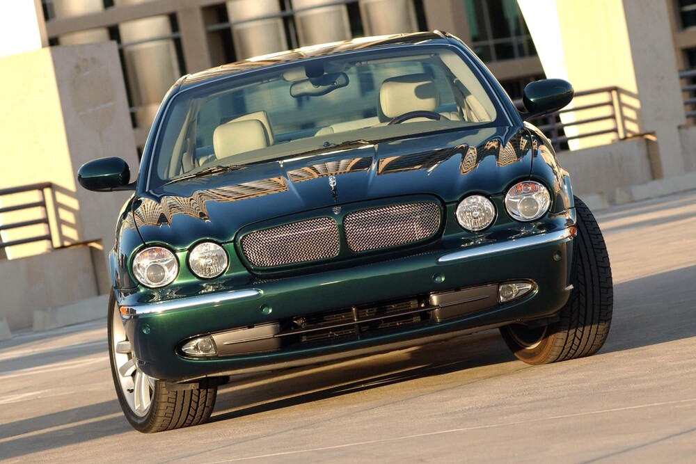 Jaguar XJR III X350 (2003-2007) седан