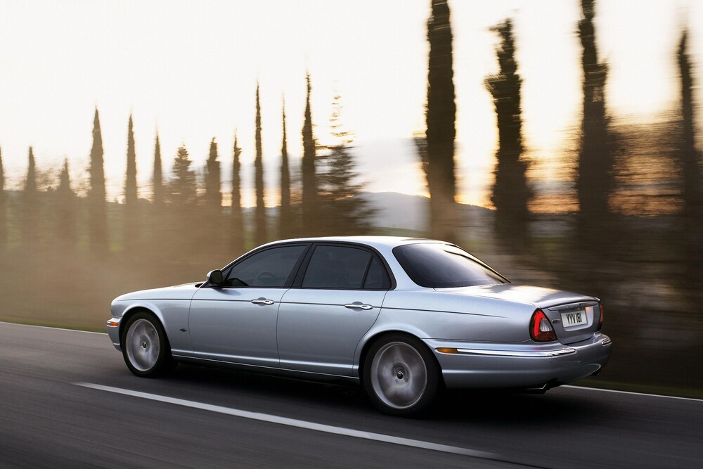 Jaguar XJR III X350 (2003-2007) седан