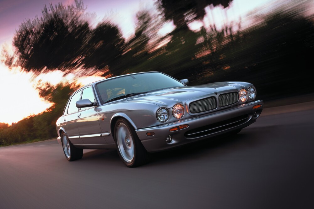 Jaguar XJR II X308 (1997-2003) седан