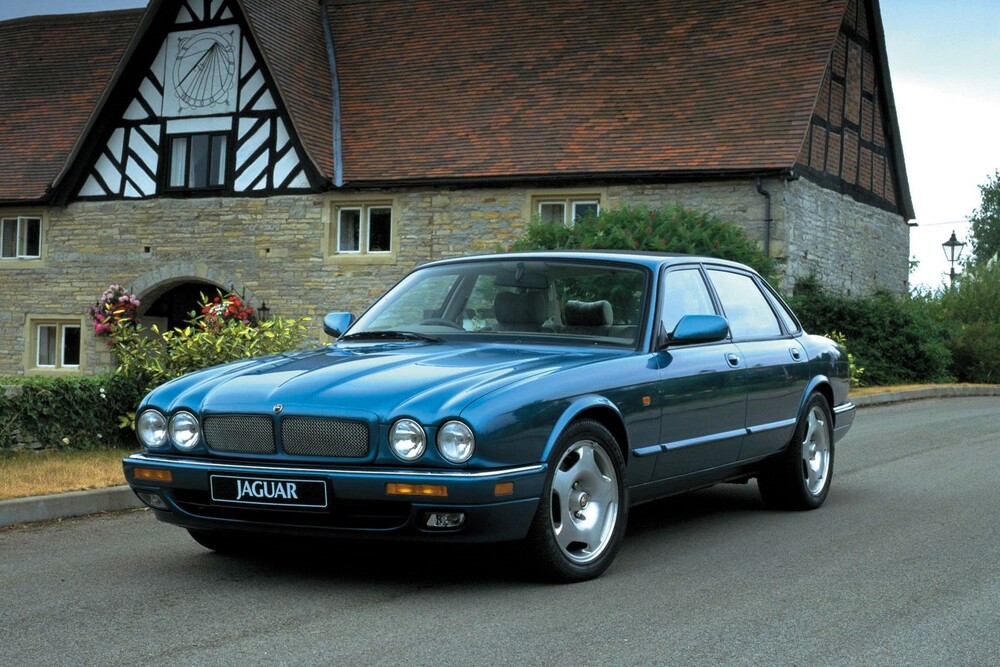 Jaguar XJR II X300 (1994-1997) седан