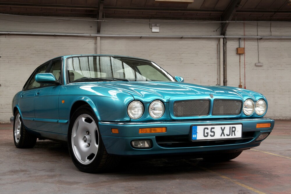 Jaguar XJR II X300 (1994-1997) седан